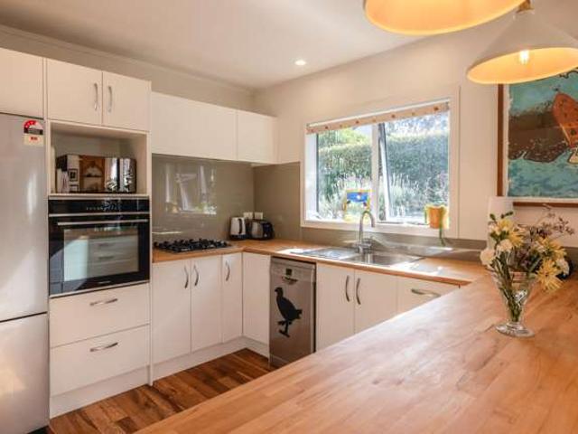 2 Rata Street, Oneroa, Waiheke Island