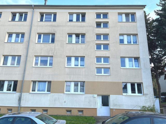 Frisch renovierte 2 Raum Wohnung mit optimaler Bahnanbindung