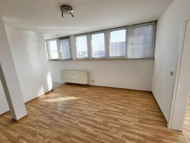 2 Raum Dachgeschoß Wohnung mit Lift