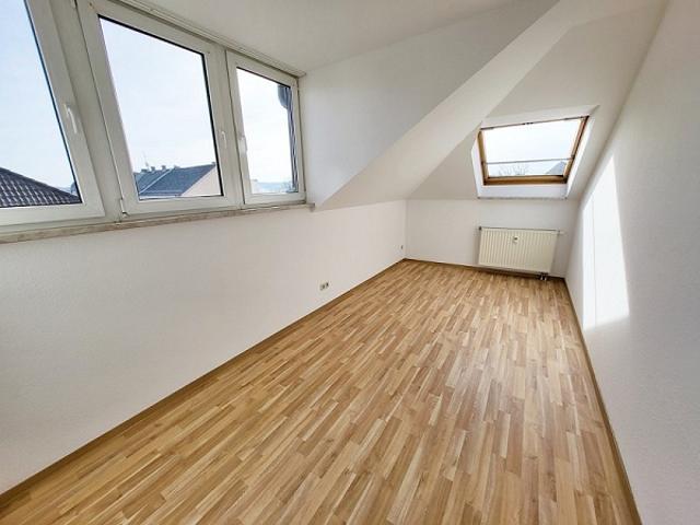 2 Raum Dachgeschoß Wohnung mit Lift