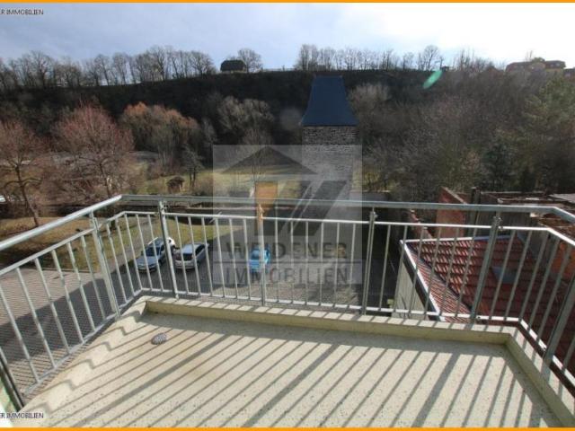 2 Raum DG Wohnung mit Balkon und Blick ins Grüne. Bad mit Wanne! In Weida!