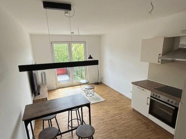 2 Raum Wohnung mit EBK + Balkon