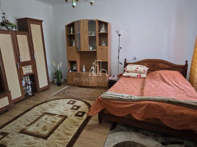 2 Room Apartment at House For Rent, Unirii, Day Square Area