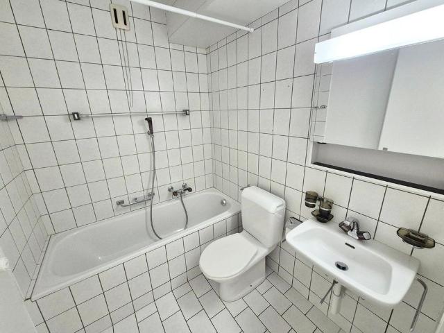 2 room apartment with large balcony and elevator!