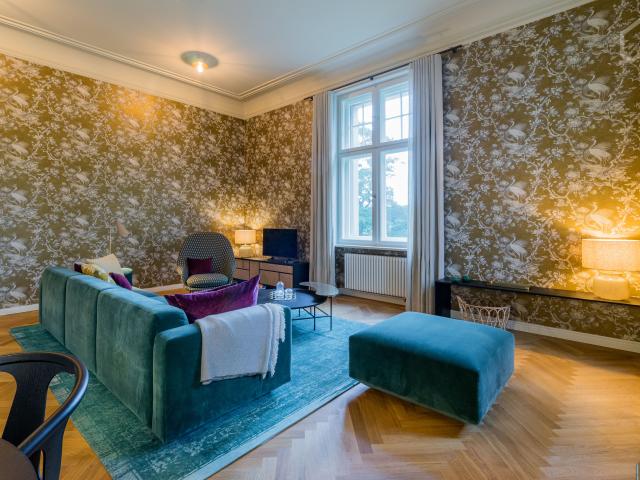 2 room apartment with upscale furnishings and view of the Heiliger See