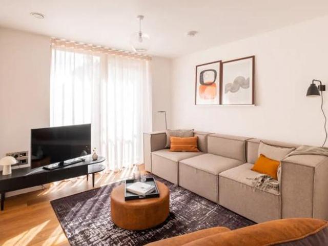 2 Room Fully Furnish Walk 2 MRT RetailsLow Dense near Midvalley