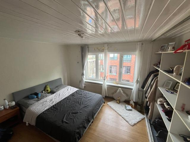 2 rooms for rent in a female only student house