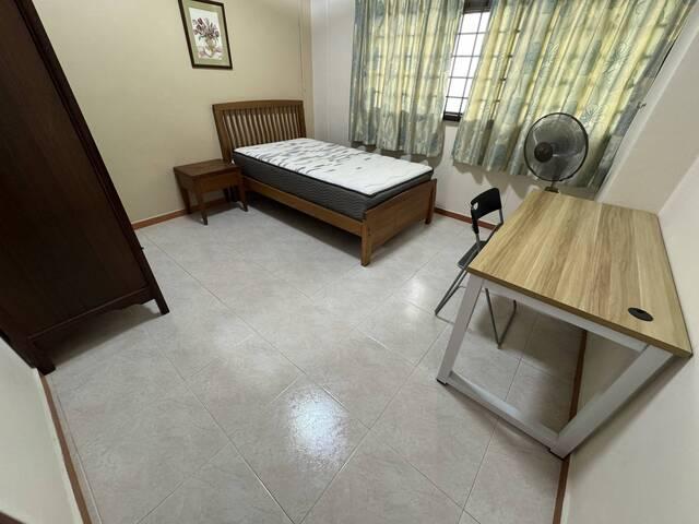 2 rooms with aircon 3 minutes walk to Admiralty MRT