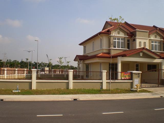 2 story corner unit terrace link house for sale