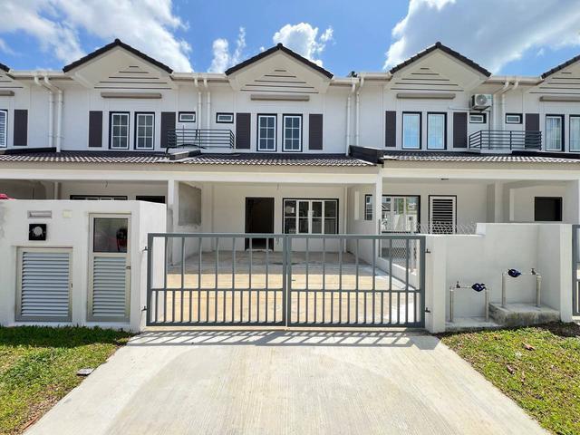 2 Storey Terrace M Senyumia Bandar Baru Salak Tinggi for Sale