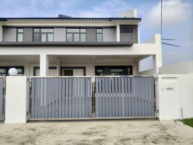 2 Storey Terrace Bumi Lot 22x70 4 Bilik RM0 Booking Kluang