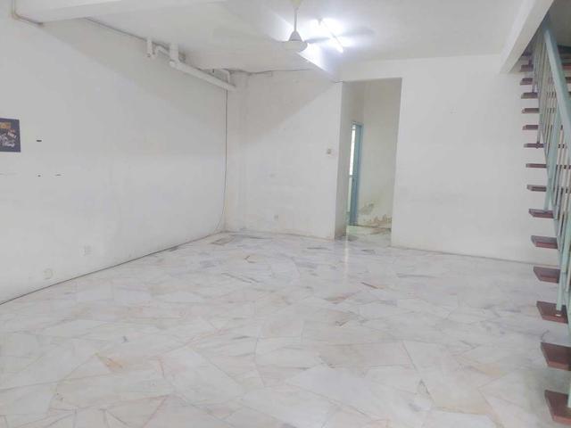 2 Storey Terrace for Sale Saujana Puchong Non Bumi More Parking 18x65
