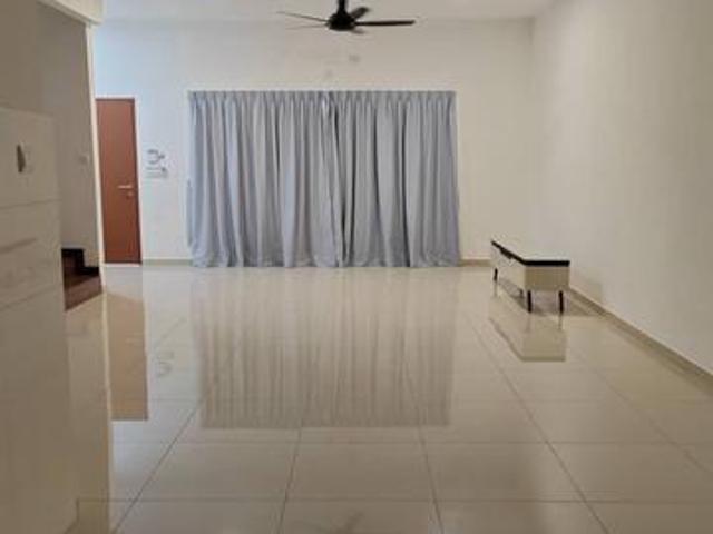 2 Storey Terrace House Bywater Setia Utama 3 Setia Alam 22x70 sewa