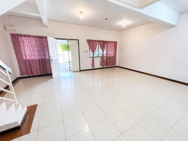 2 Storey Terrace House Taman Kingfisher 4Bed