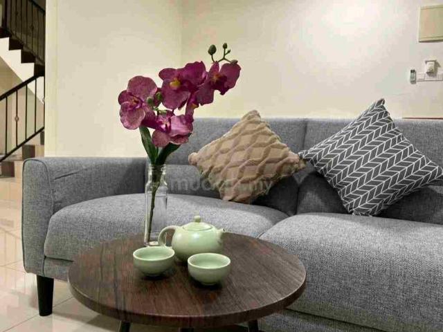 2 storey terrace house 3 rooms