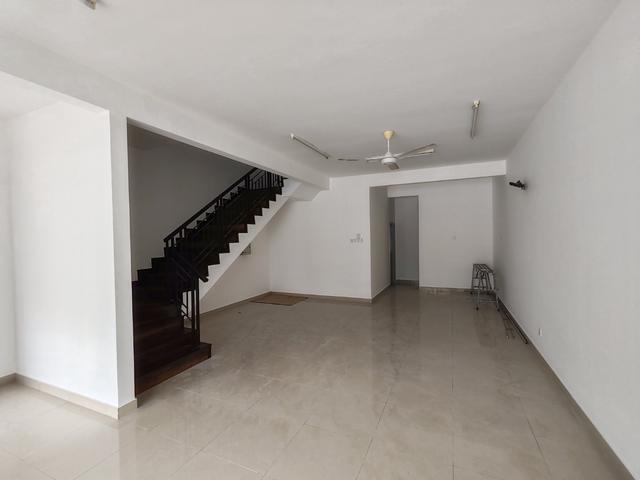 2 Storey Terrace House 4r3b 20x70 Behind SMK Setia Alam