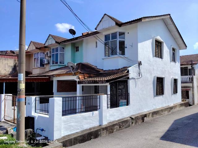 2 Storey Terrace Taman Dahlia Bandar Baru Salak TinggiSepang