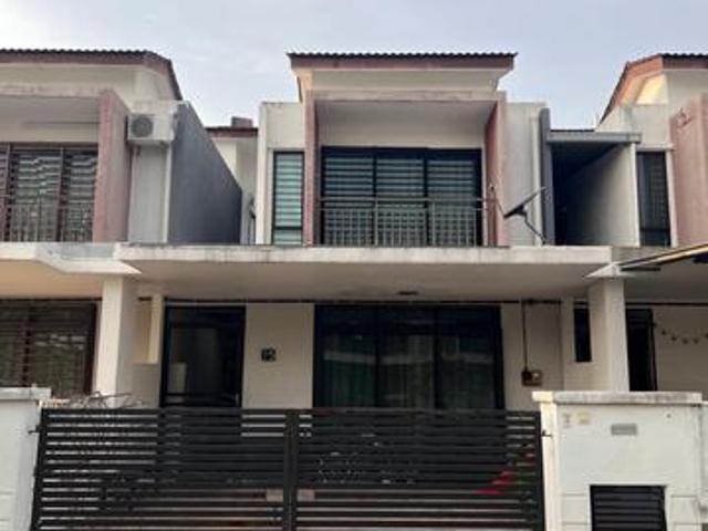 2 Storey Terrace Taman Saujana near KLIA ERL 4R4B 2000sqft NEGO