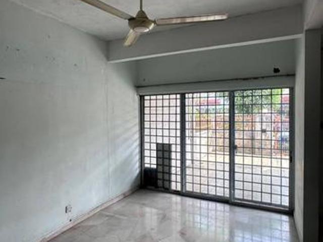 2 storey terrace 5 mins to Giant Kemuning UtamaLKSAKesas to Subang