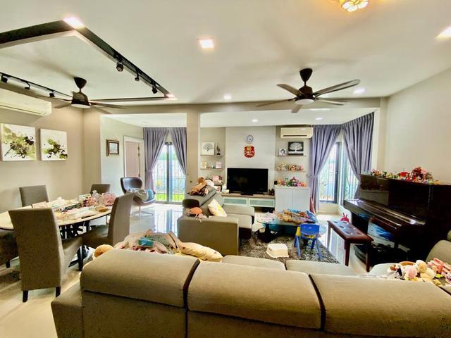 2 storey terraced house corner unit fully renovated puchong hartamas