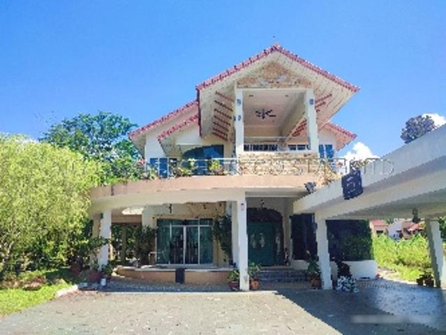 2 Storey Big & Spacious Bungalow House with Gym Room