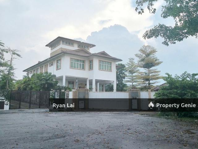 2 Storey Bungalow with Swimming Pool @ Putra Crest | Save up to 1.24mil | Below Market Value 27% Auction Property!