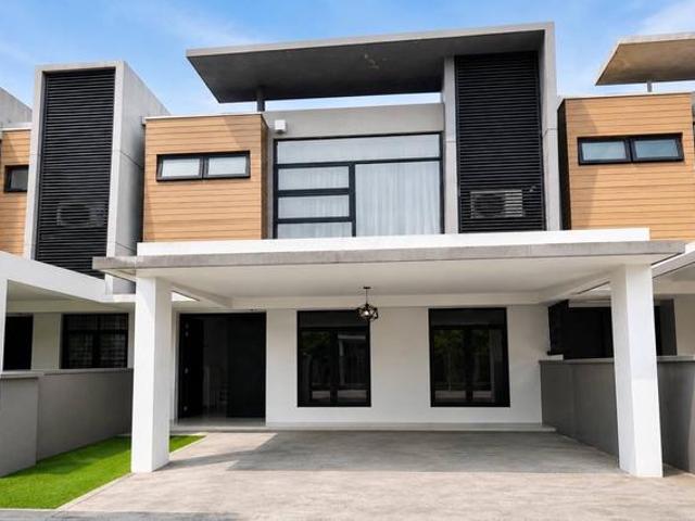 2 storey Cahaya Alam U12