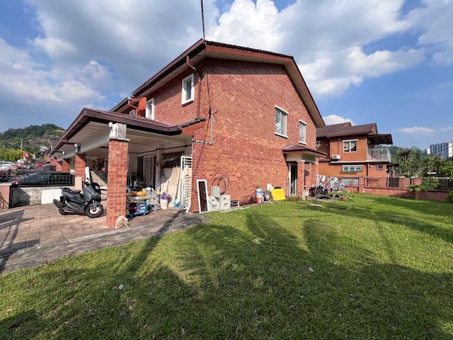 2 Storey Corner House With Big Land