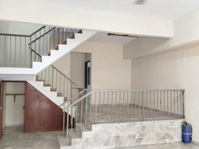2 Storey FREEHOLD Seri Kembangan Taman Universiti Indah House FOR SALE