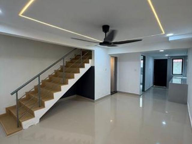 2 Storey Fully Renovated Below Market Price Town Area