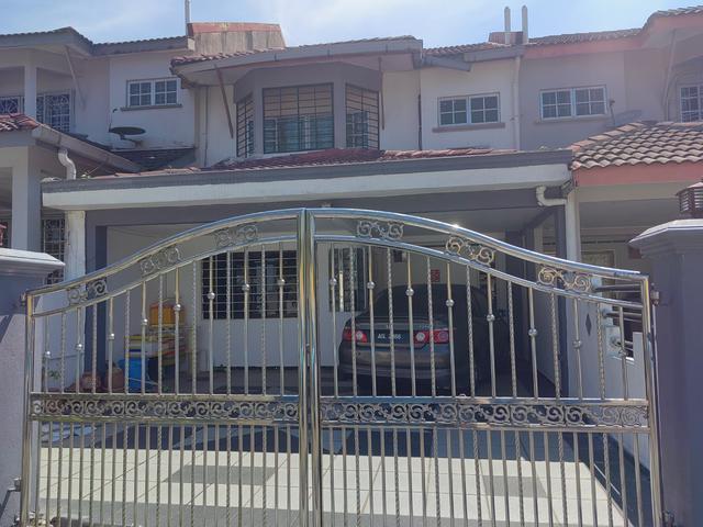 2 Storey house Taman Saujana Puchong