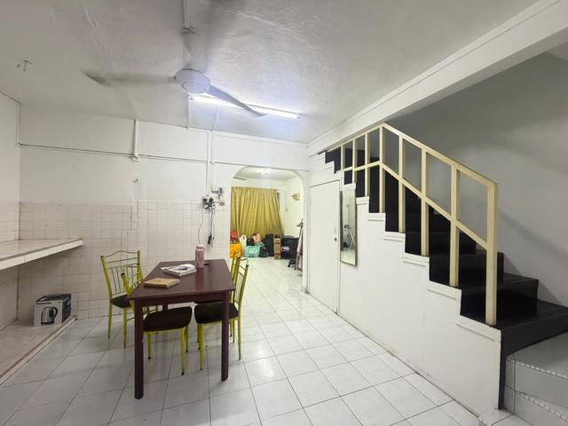 2 storey house at bandar Menjalara segambut