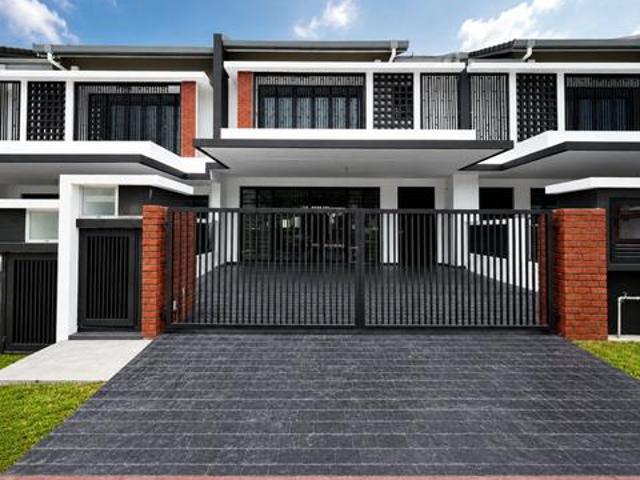 2 Storey House in Elmina Green 7 Elmina For Rent