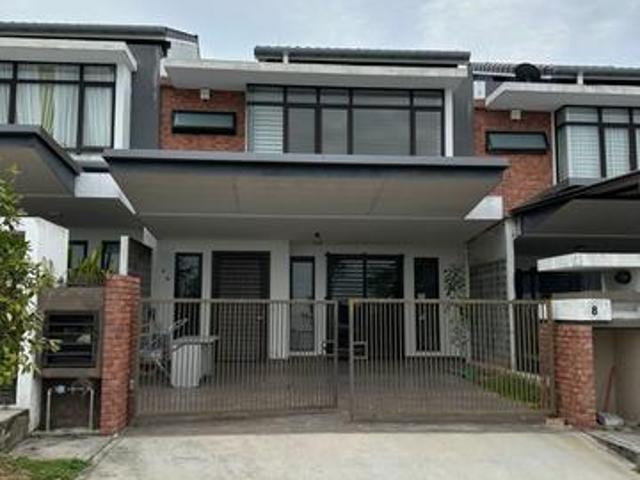 2 Storey House in Elmina Valley 3 Facing Futsal Field For Sale