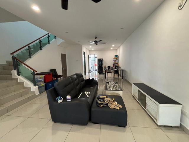 2 Storey House Taman Seri Austin Lake View Renovated Unit Extended GG