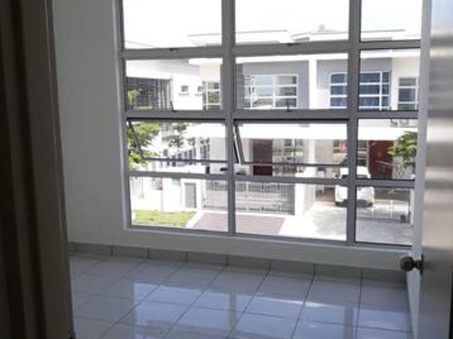 2 storey imperial jade near club house