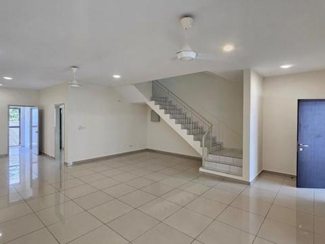 2 Storey Nilai Impian Laman Delfina Nice Clean Looks New Paint Superb