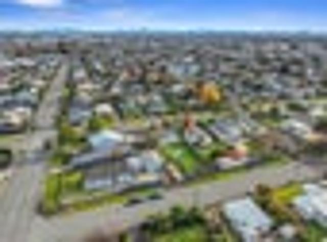 2 Street Frontages
