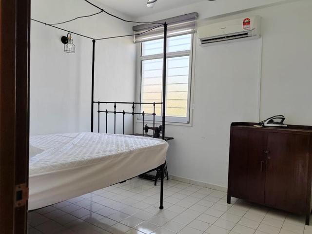 2 stry fully Reno house for sale Freehold Opposite Golden triangle 2