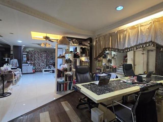 2 sty terrace Kingfisher Ujana