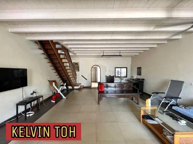 2 STY TERRACE LA 1604sf BASIC CONDITION PRIME LOCATION AIR ITAM 4 CAR