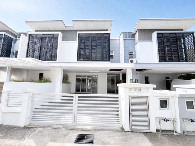 2 Sty Coris Coral Garland Cassis Ebony Kota Emerald Country Homes