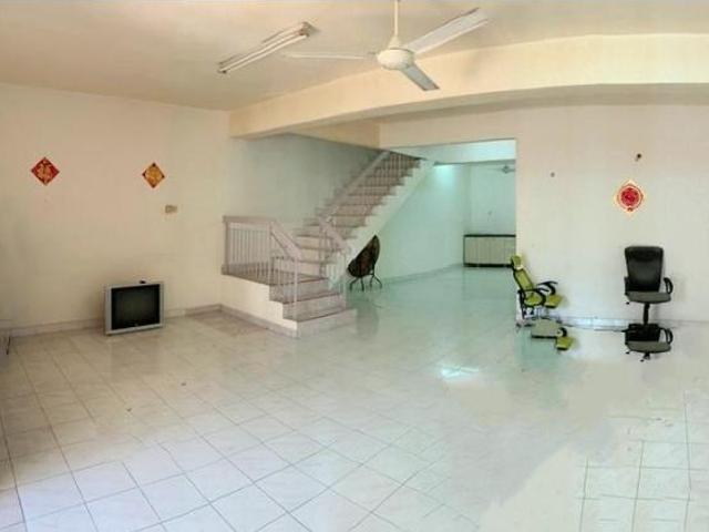 2 sty house Good environment n well keep Chinese homeowners