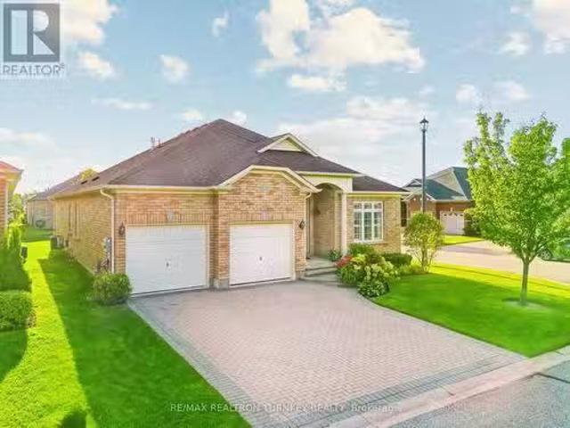 2 Suggs Lane, Whitchurch Stouffville, ON, L4A 0K6 house for.