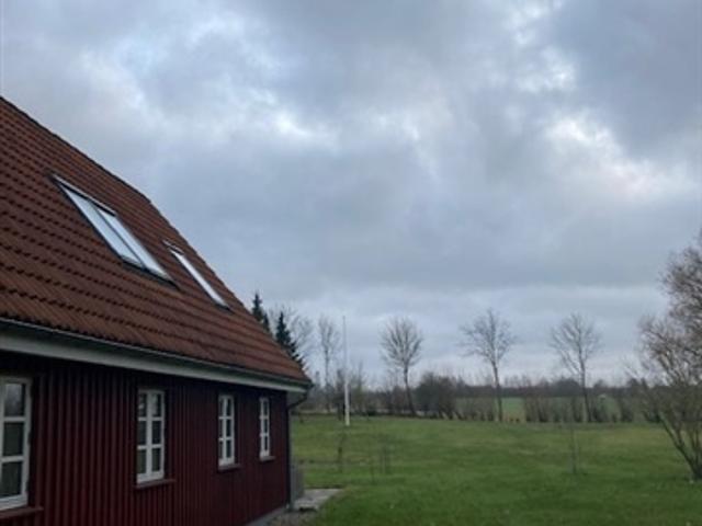 2 sunde værelser på 1. sal. Delvist møbleret, Mørkøv, Vestsjælland