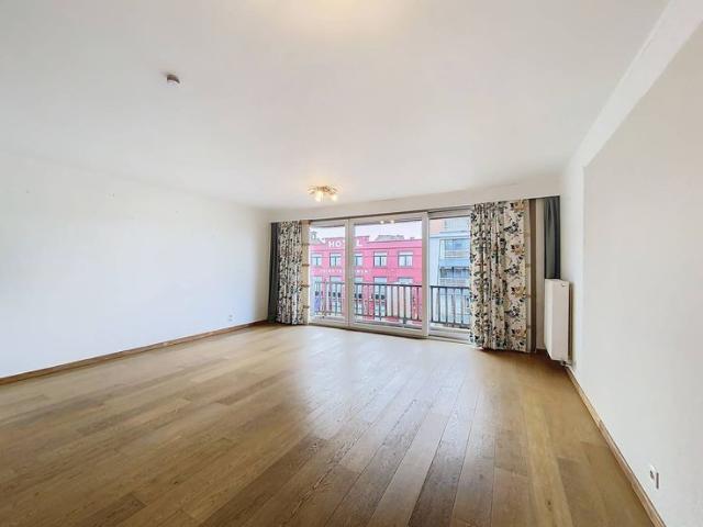 2 slaapkamer appartement met terras te koop in hartje Knokke