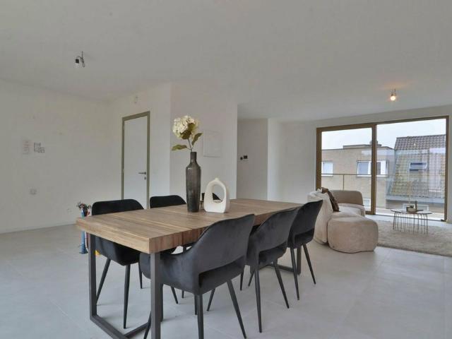 2 slpk BEN appartement aan het station van Beveren!