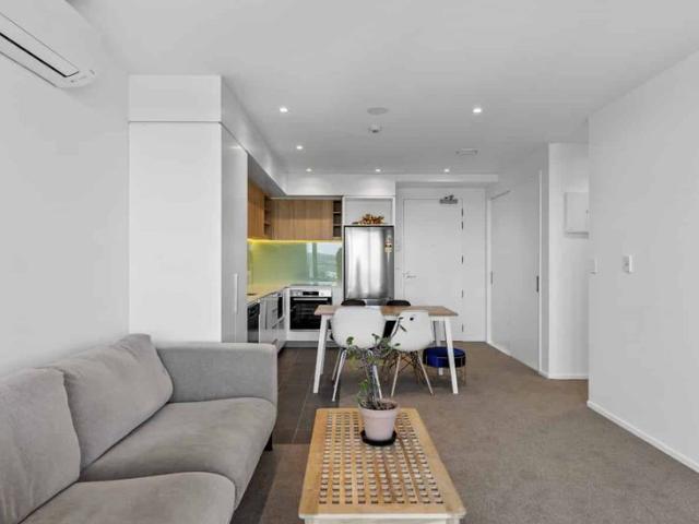 2 spacious bedroom + 2 bathroom + 1 secure carpark included