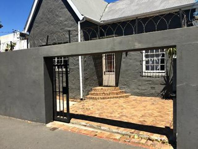 2 spacious room in five bedroom stud.
