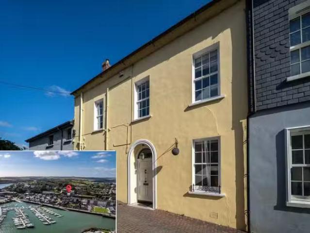 2 The Bowling Green, Saint John'S Hill, Kinsale, Co. Cork, P17.